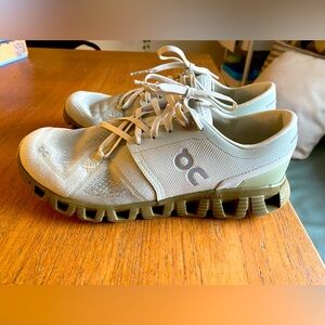 On Cloud X Women’s shoes Size 8.5